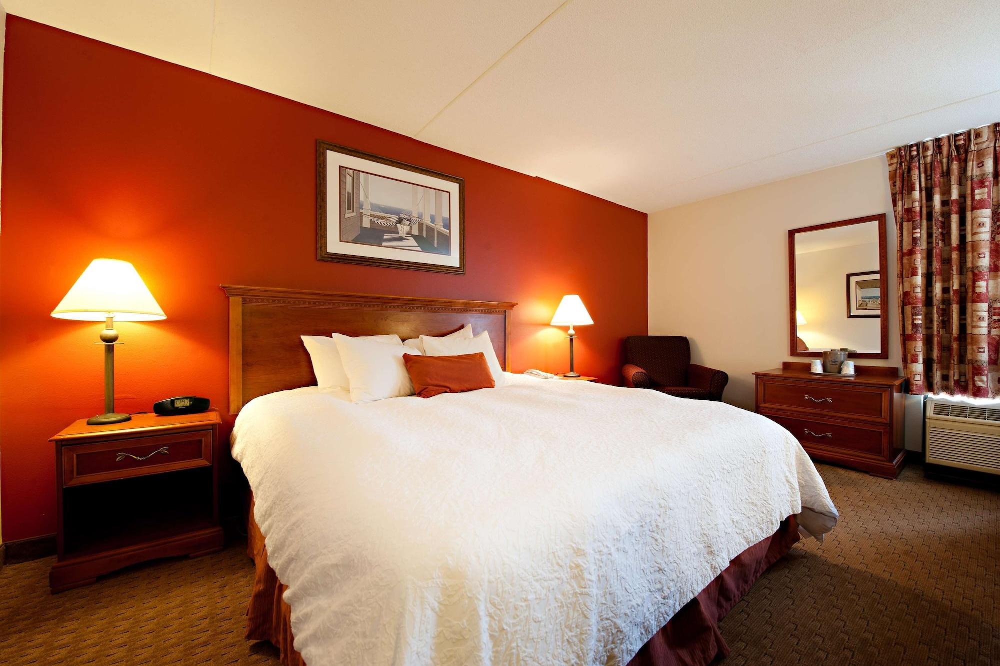 Hampton Inn Portland-Airport South Portland Exterior photo
