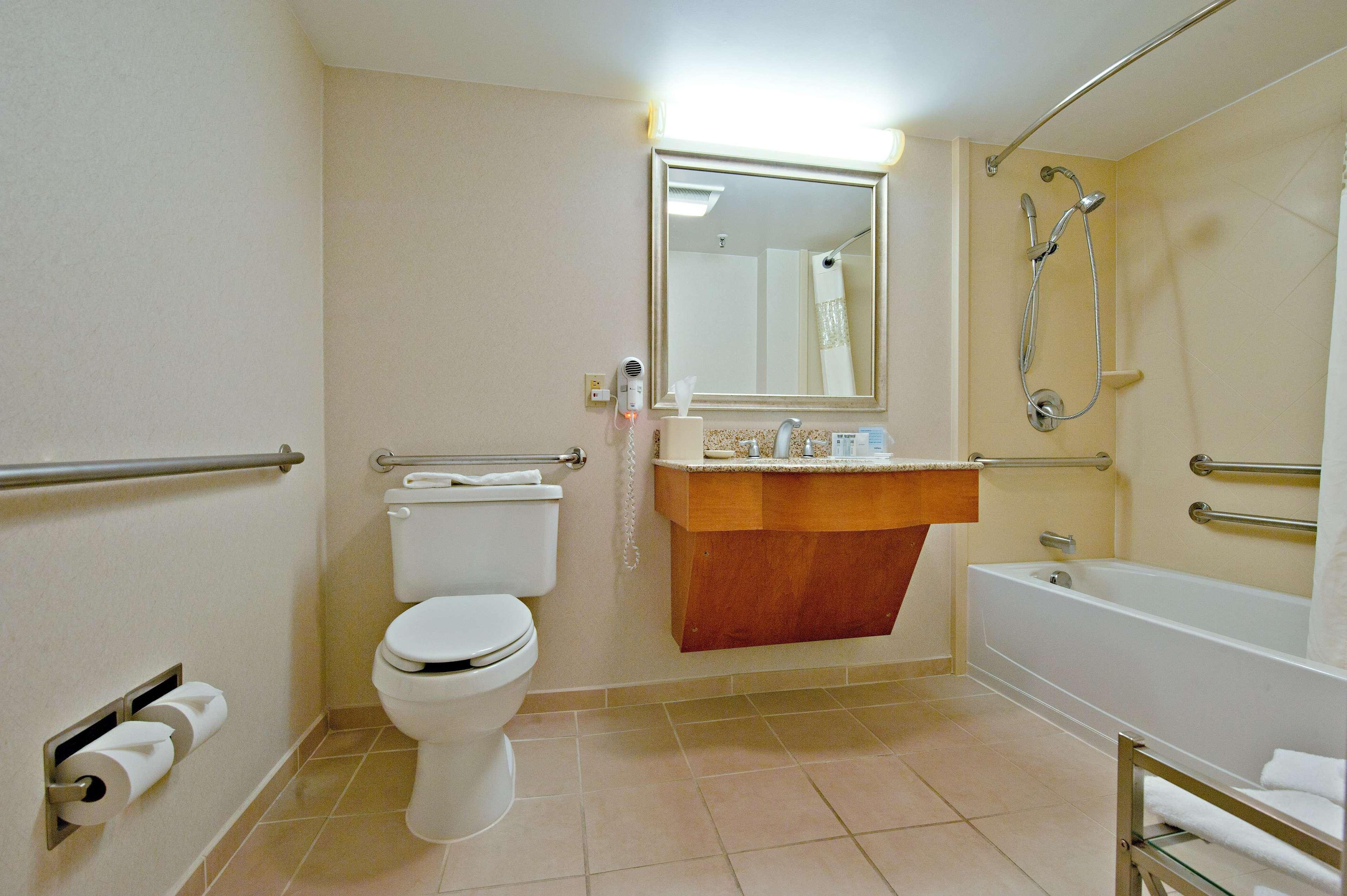 Hampton Inn Portland-Airport South Portland Room photo