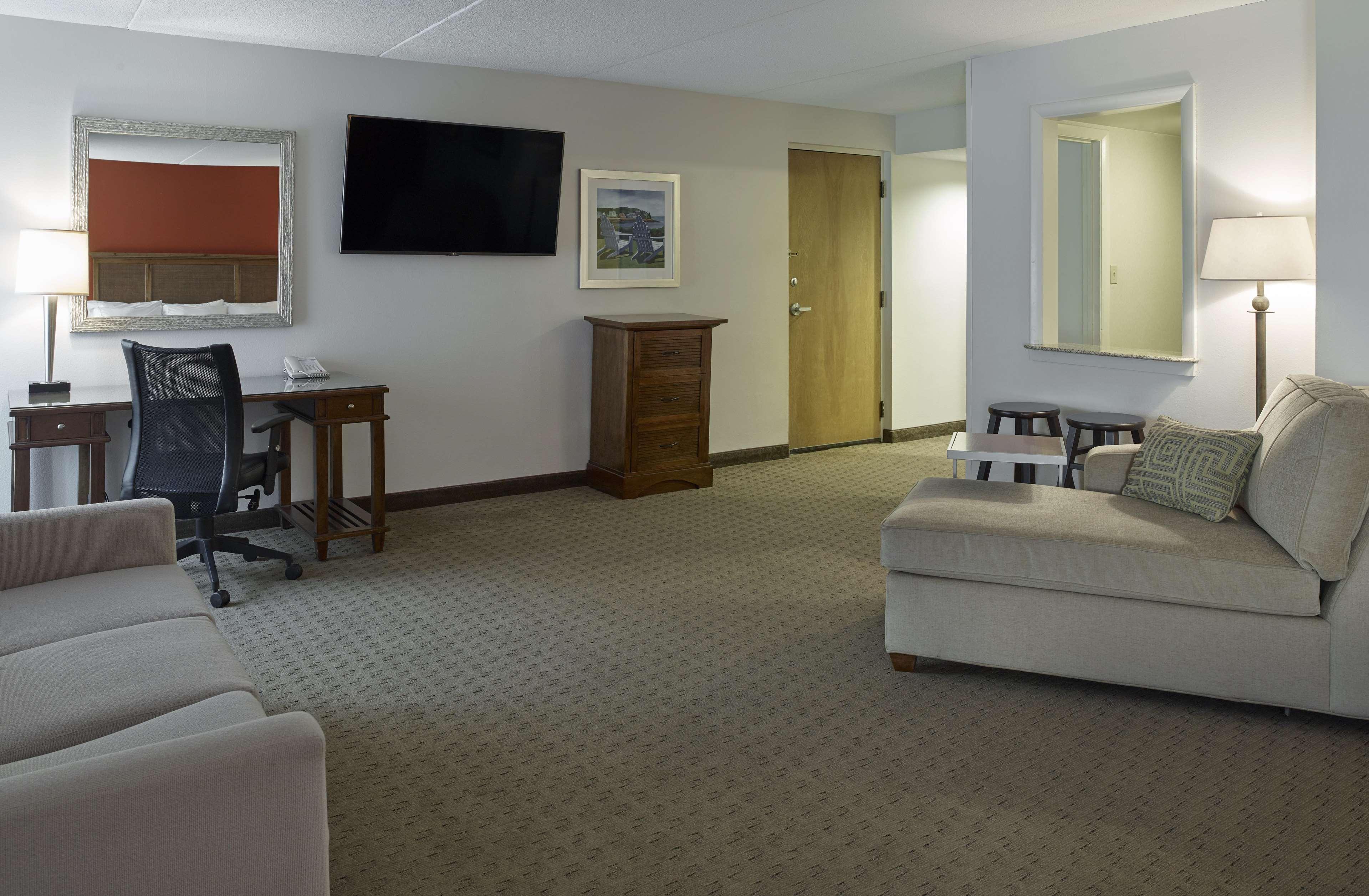 Hampton Inn Portland-Airport South Portland Exterior photo