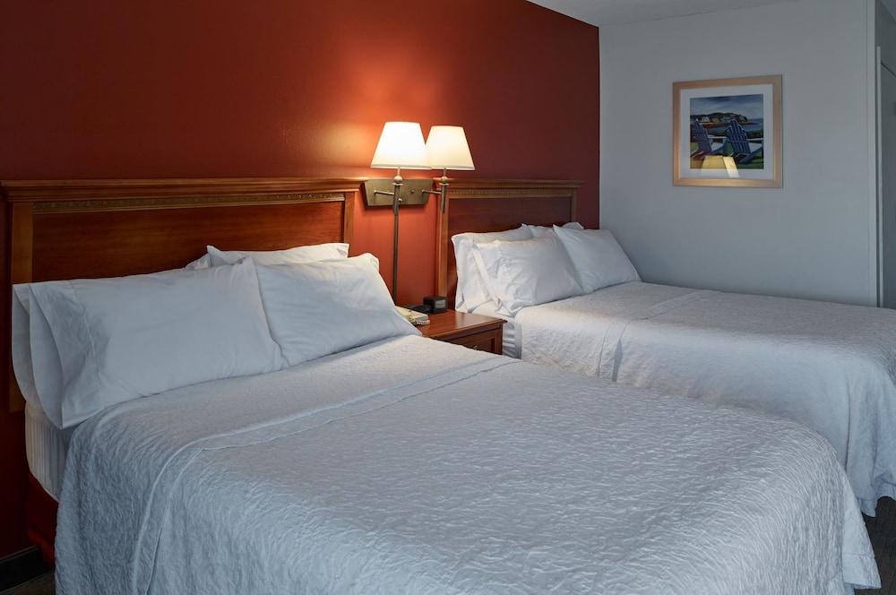 Hampton Inn Portland-Airport South Portland Exterior photo