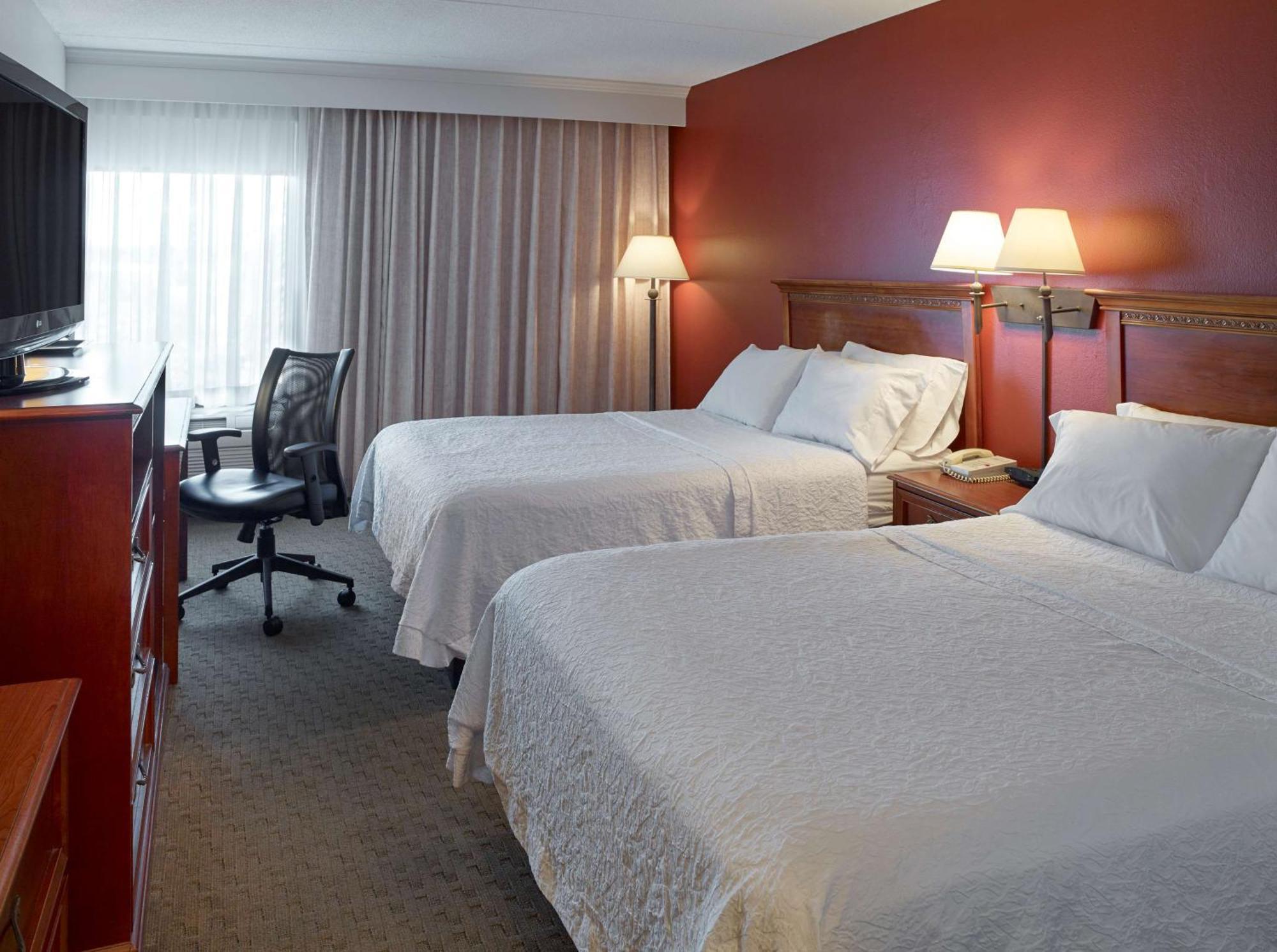 Hampton Inn Portland-Airport South Portland Exterior photo