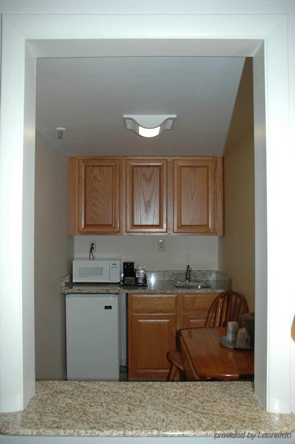 Hampton Inn Portland-Airport South Portland Room photo