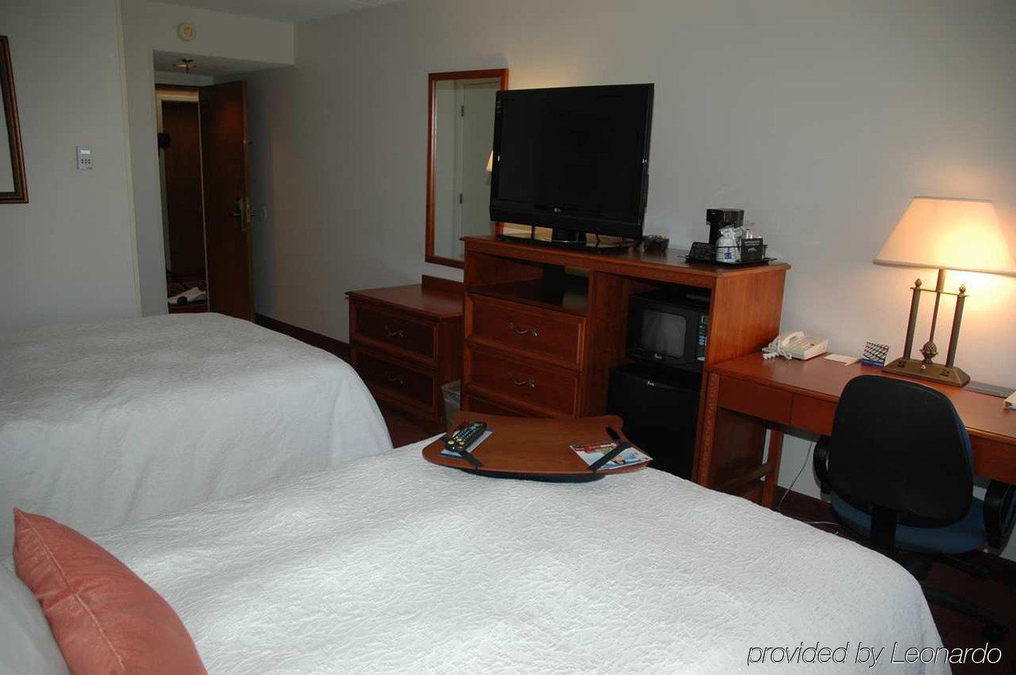 Hampton Inn Portland-Airport South Portland Room photo