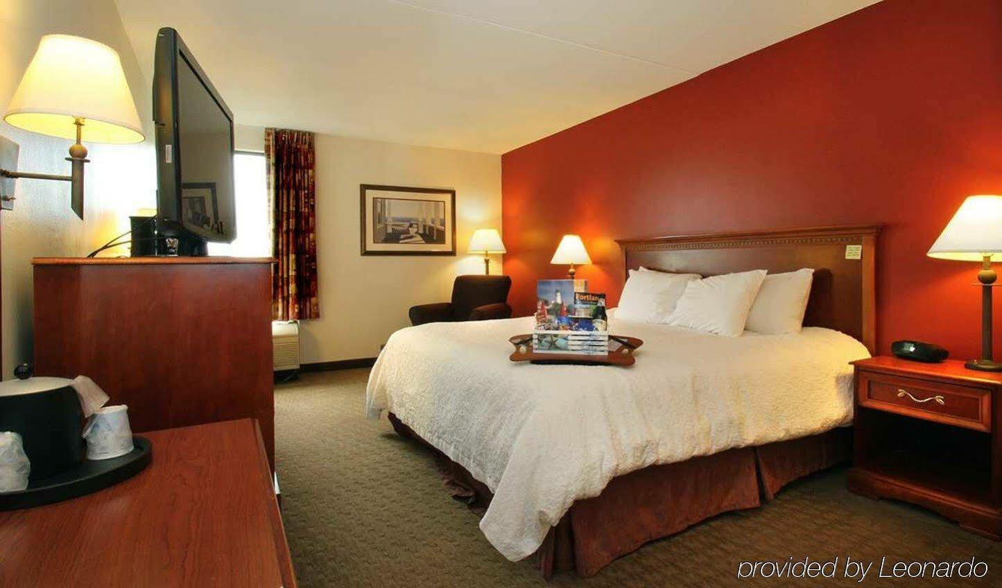 Hampton Inn Portland-Airport South Portland Exterior photo